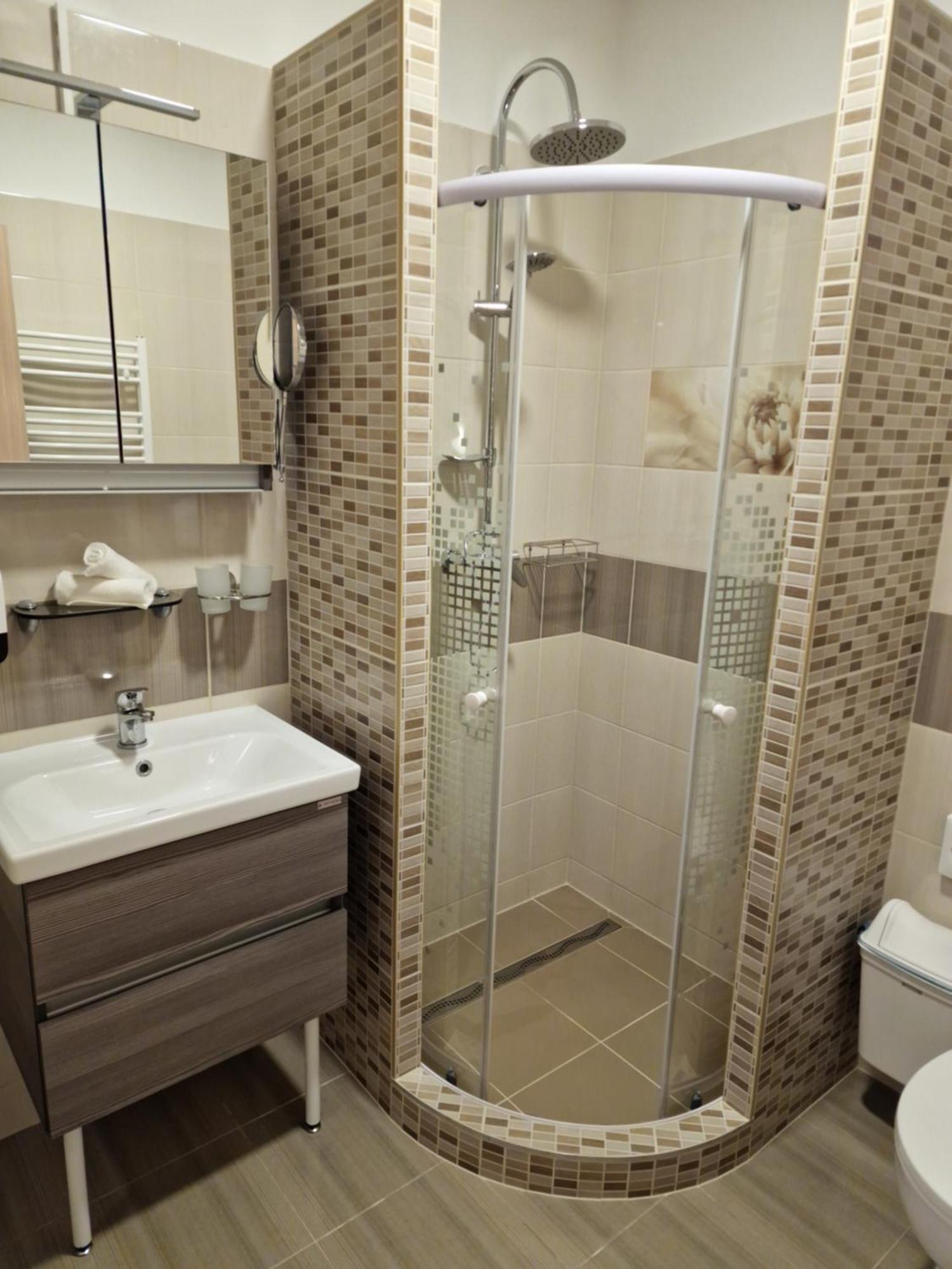 Holiday Apartmanhaz Gyula Bagian luar foto