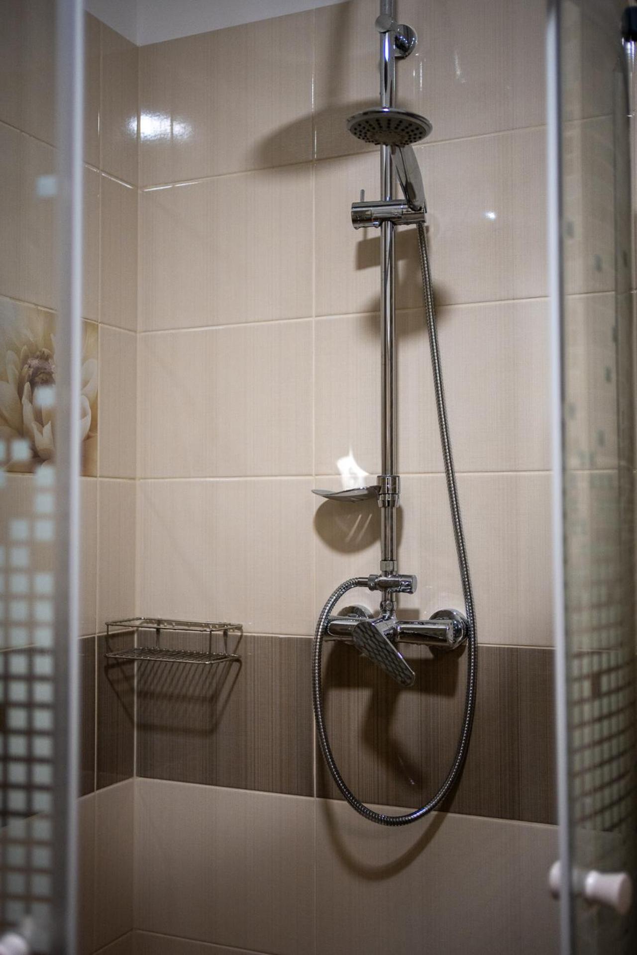 Holiday Apartmanhaz Gyula Bagian luar foto