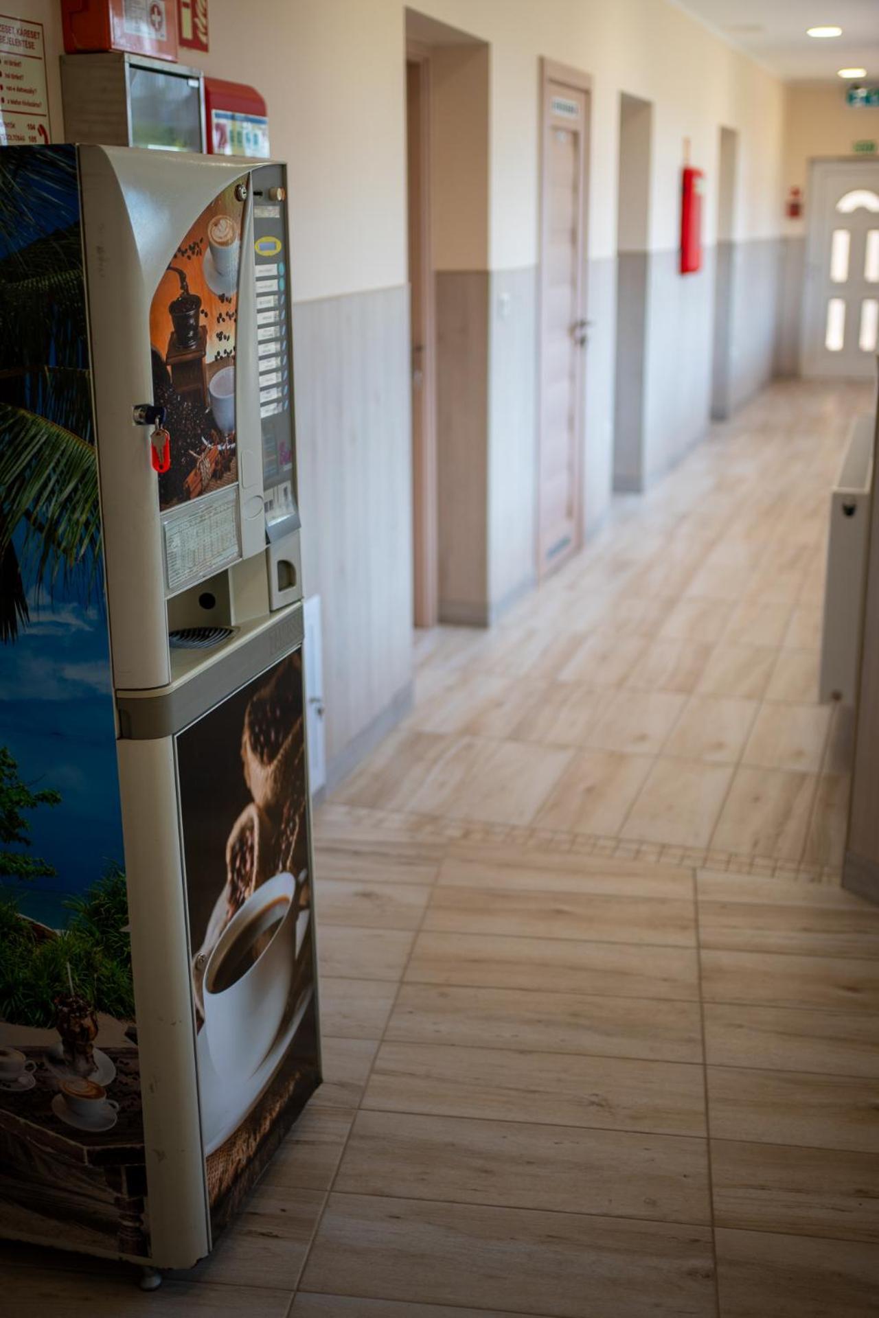 Holiday Apartmanhaz Gyula Bagian luar foto
