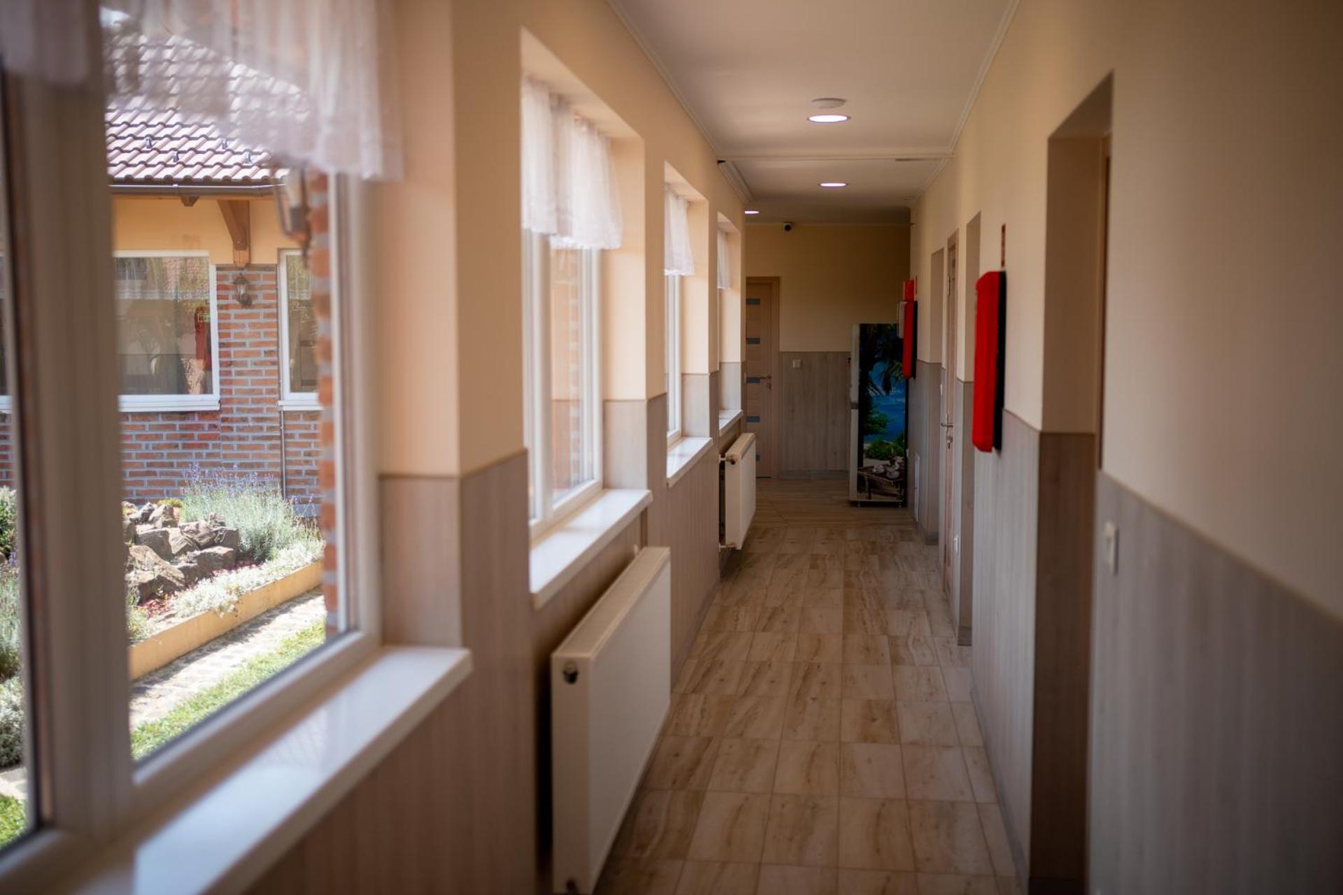 Holiday Apartmanhaz Gyula Bagian luar foto