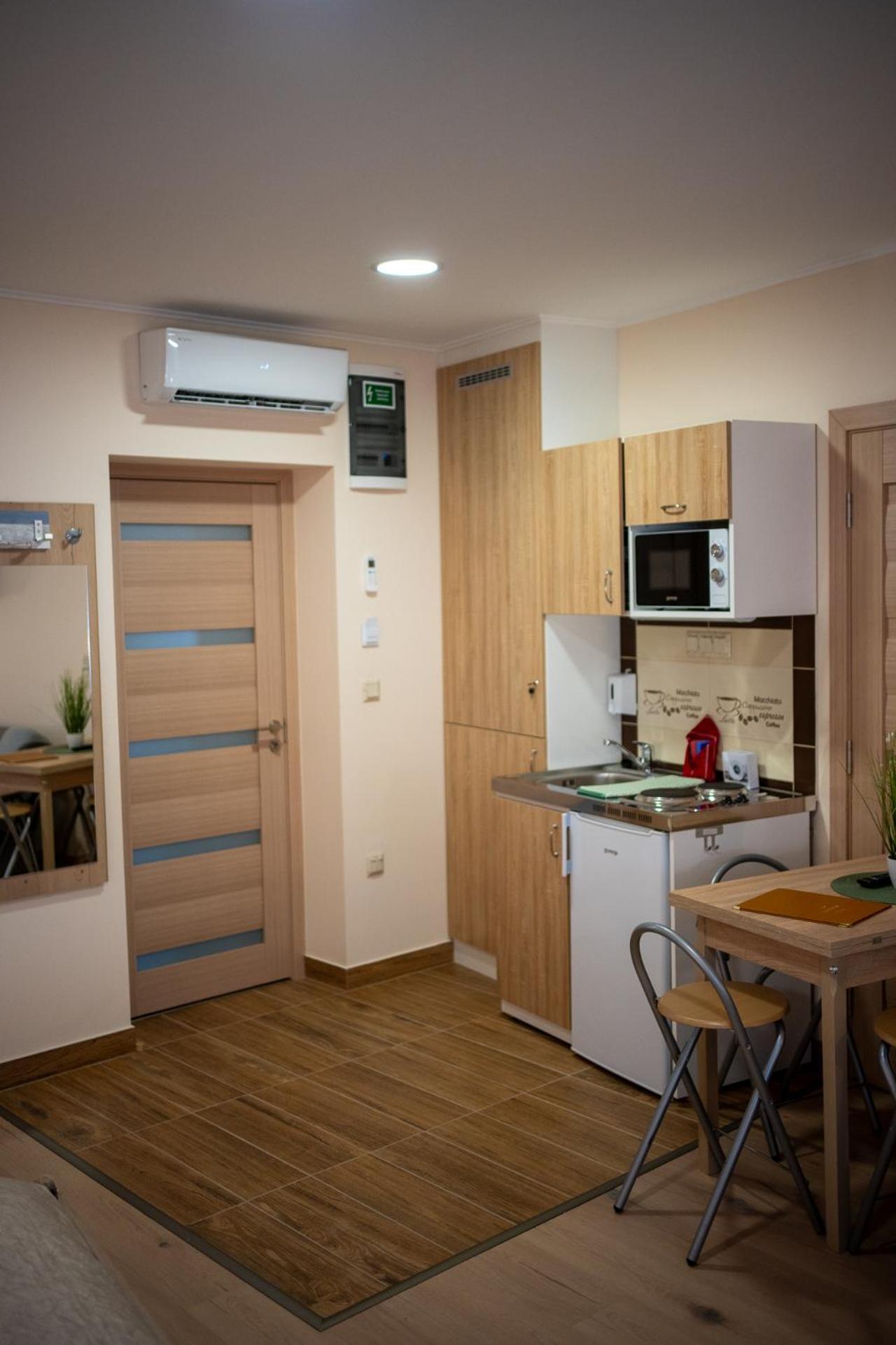 Holiday Apartmanhaz Gyula Bagian luar foto