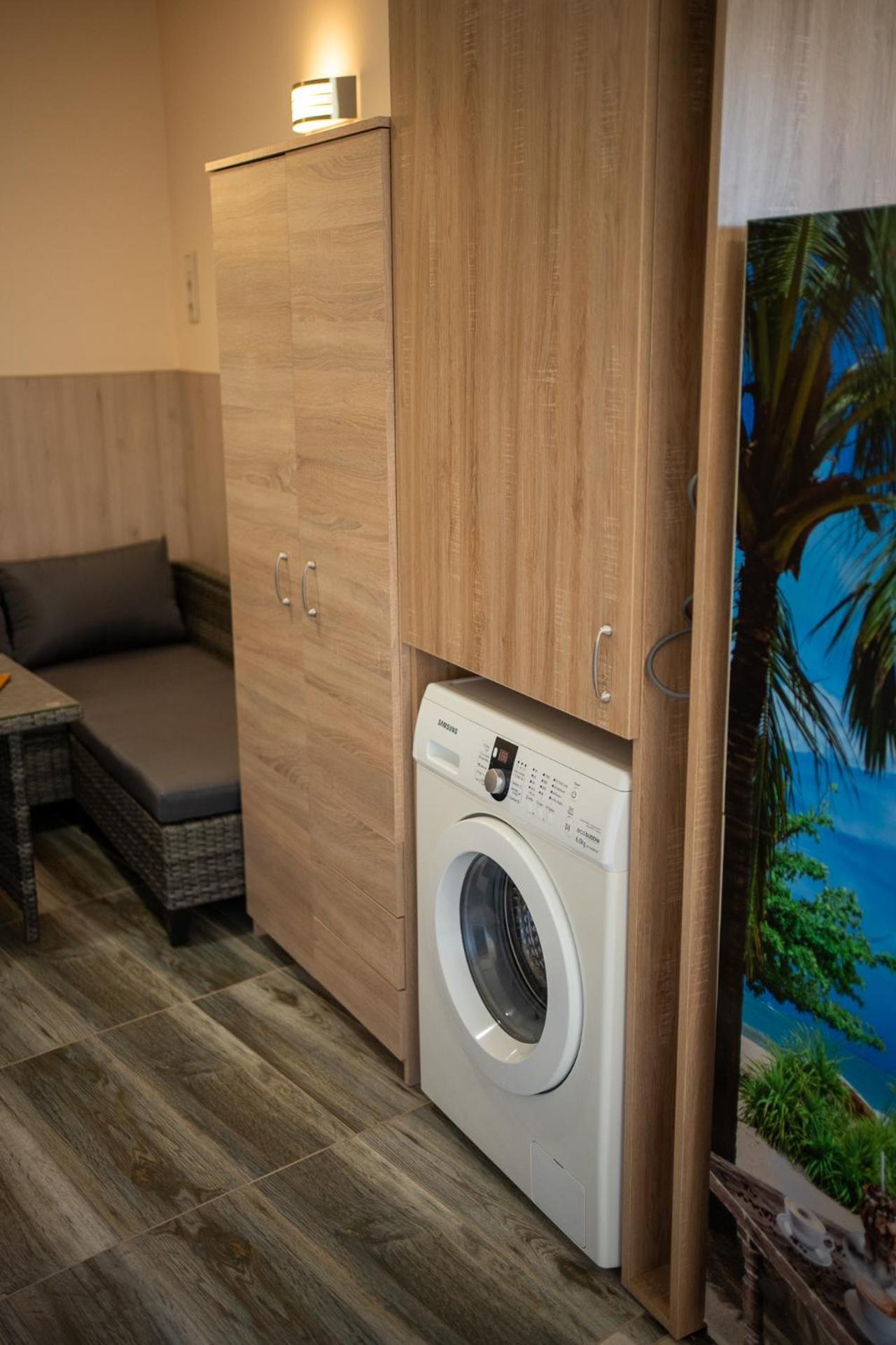 Holiday Apartmanhaz Gyula Bagian luar foto