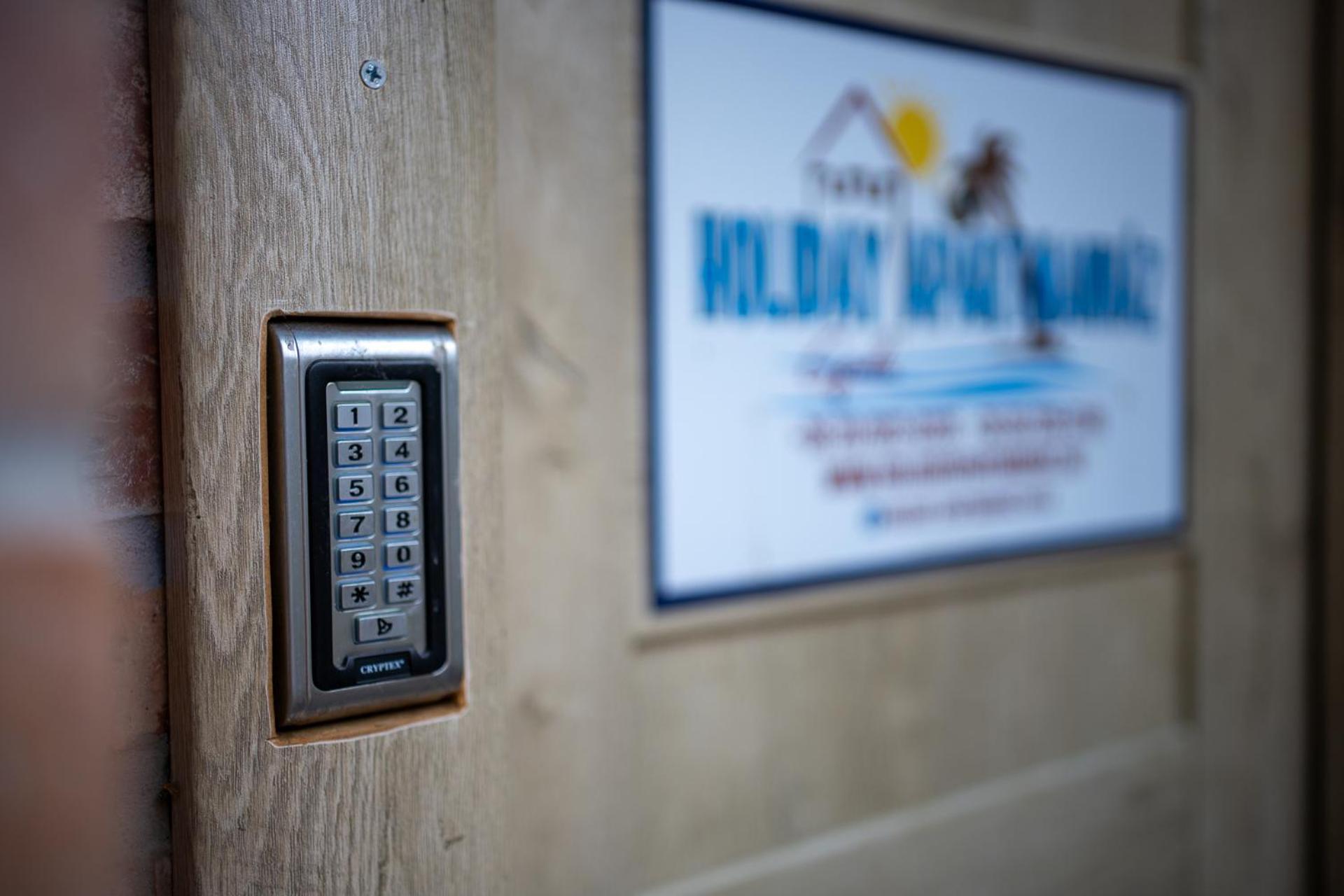 Holiday Apartmanhaz Gyula Bagian luar foto