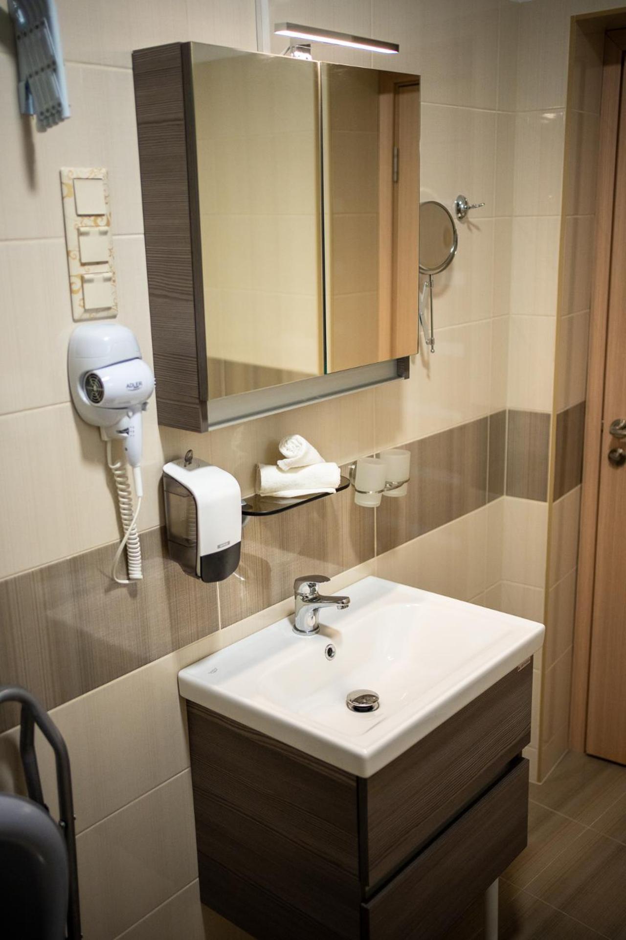 Holiday Apartmanhaz Gyula Bagian luar foto