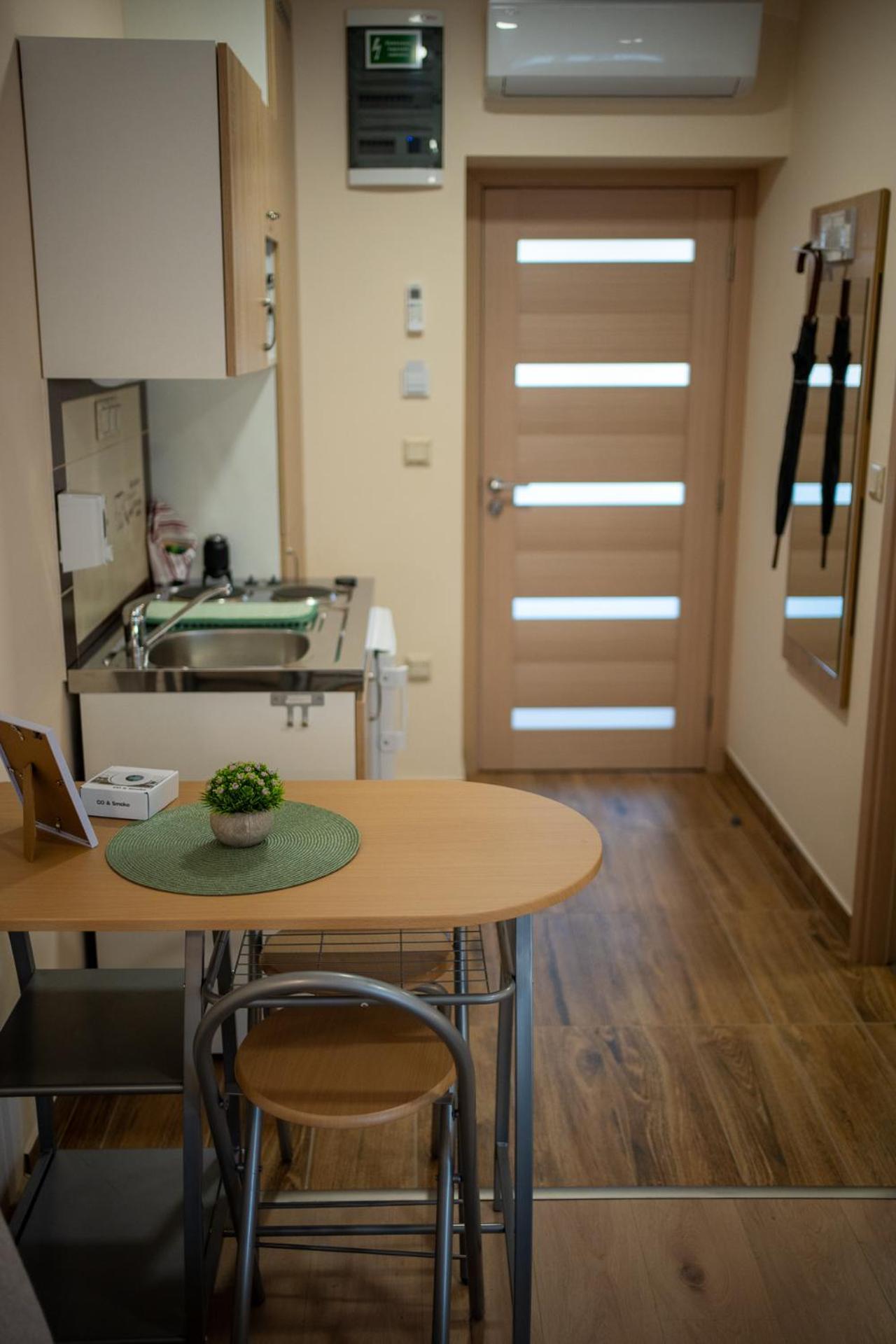 Holiday Apartmanhaz Gyula Bagian luar foto