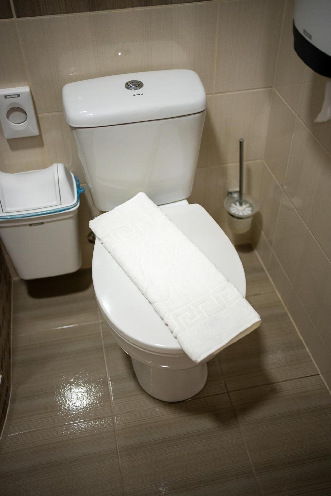 Holiday Apartmanhaz Gyula Bagian luar foto