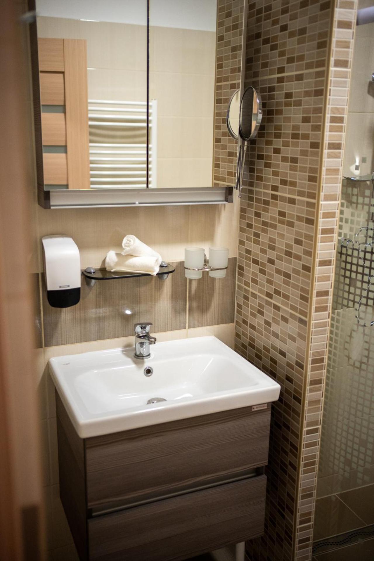 Holiday Apartmanhaz Gyula Bagian luar foto