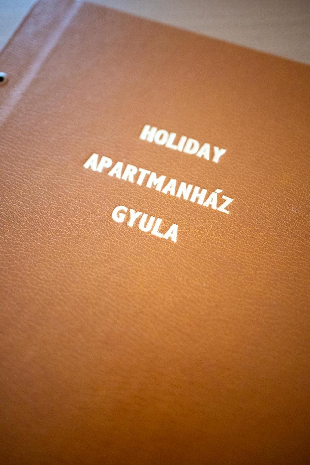 Holiday Apartmanhaz Gyula Bagian luar foto