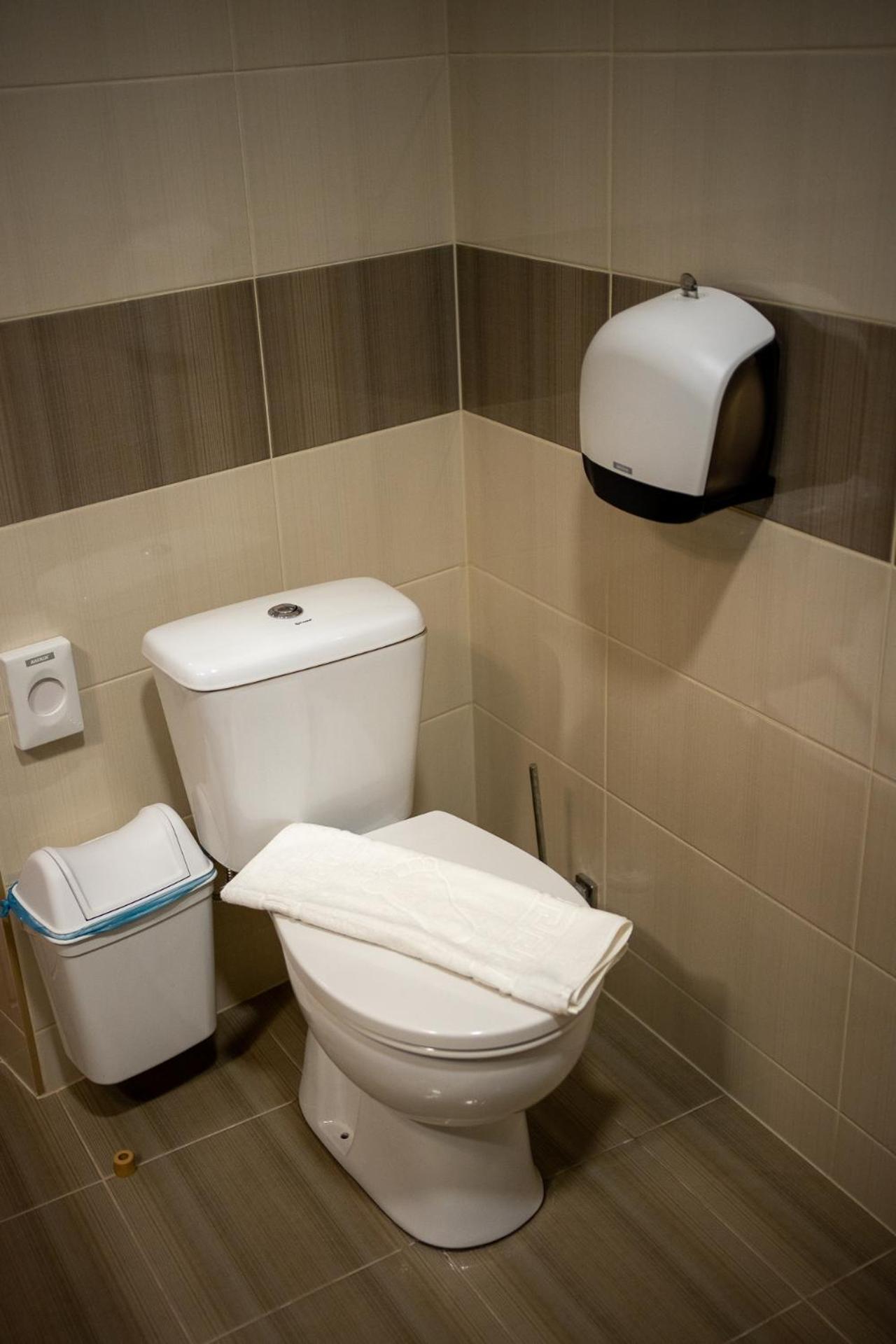 Holiday Apartmanhaz Gyula Bagian luar foto